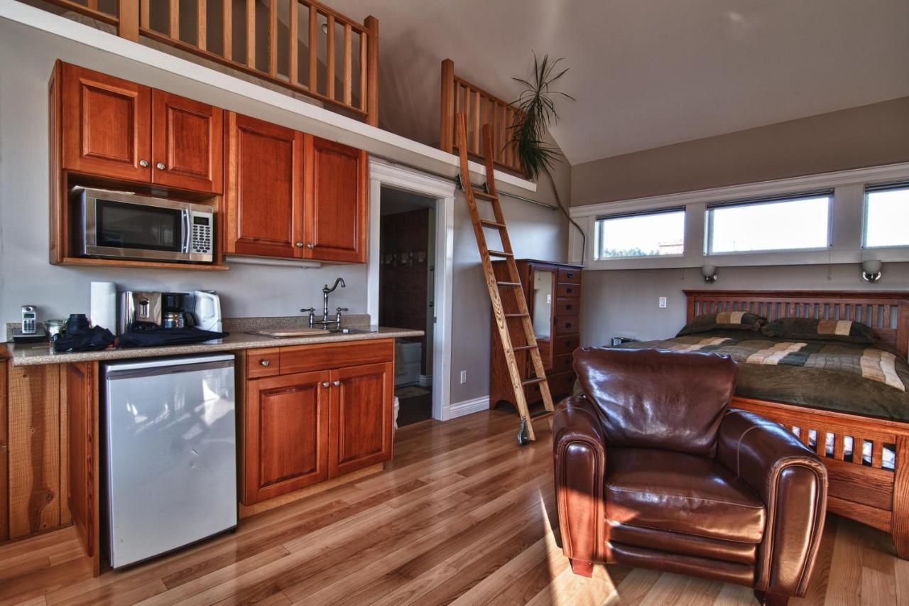 Birds Of A Feather Victoria Oceanfront Studio Suites Colwood 외부 사진