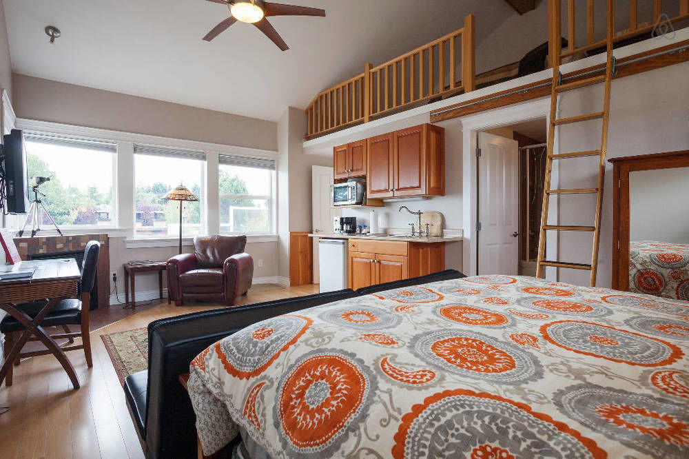 Birds Of A Feather Victoria Oceanfront Studio Suites Colwood 외부 사진